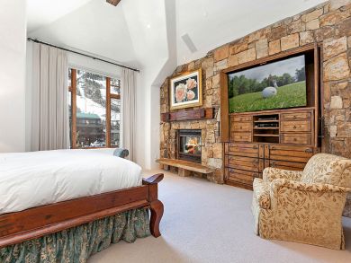Super Close to Downtown Luxury Ski Home  Five Bedrooms